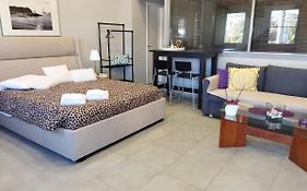 Modern & Spacious , Near Airport, Queen Bed, Pkg